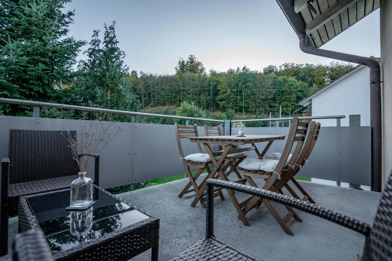 Moderne Wohnung Mit Parkplatz - Top Floor オスターミュンディゲン エクステリア 写真